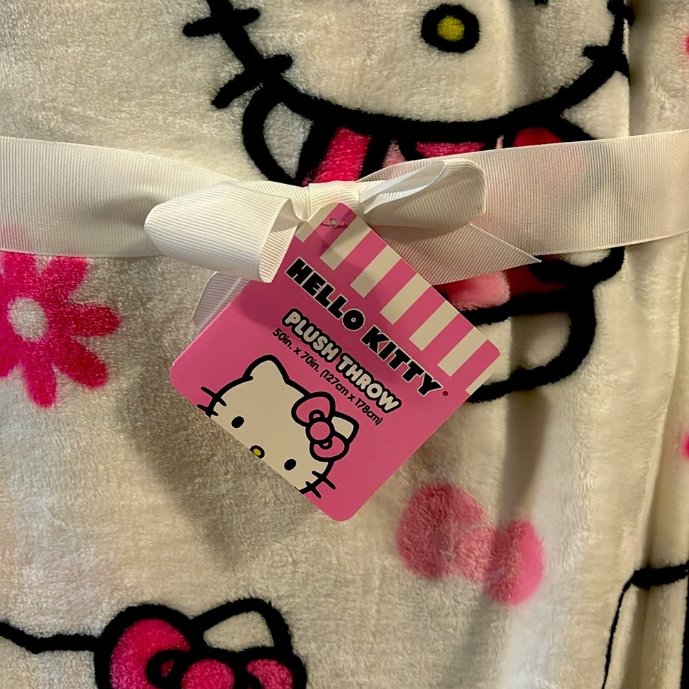 Hello kitty blanket - Picture 3 of 3